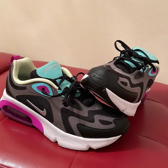 Nike Airmax Women’s 200 - Picture 4 of 7